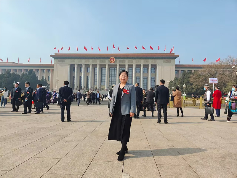 全國(guo)人(ren)大(da)代(dai)表、華陽(yáng)通(tong)用(yong)係(xi)統工(gong)程(cheng)師楊青春：智能(néng)化推進(jin)行業不斷(duan)前(qian)行